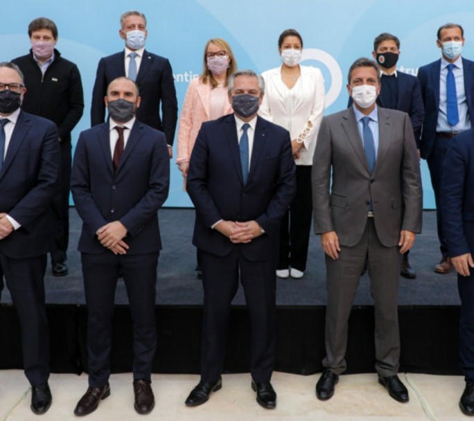 Masiva renuncia de Ministros y funcionarios al gabinete nacional