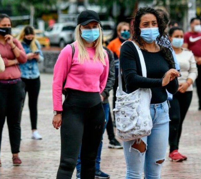 Qué opinan los especialistas sobre la medida de no usar barbijos al aire libre