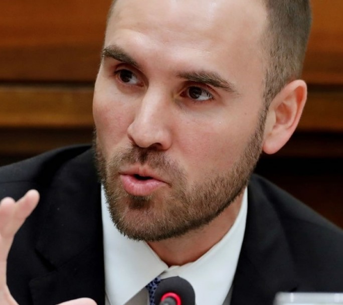 Guzmán prepara más medidas económicas que pongan plata en el bolsillo de los electores