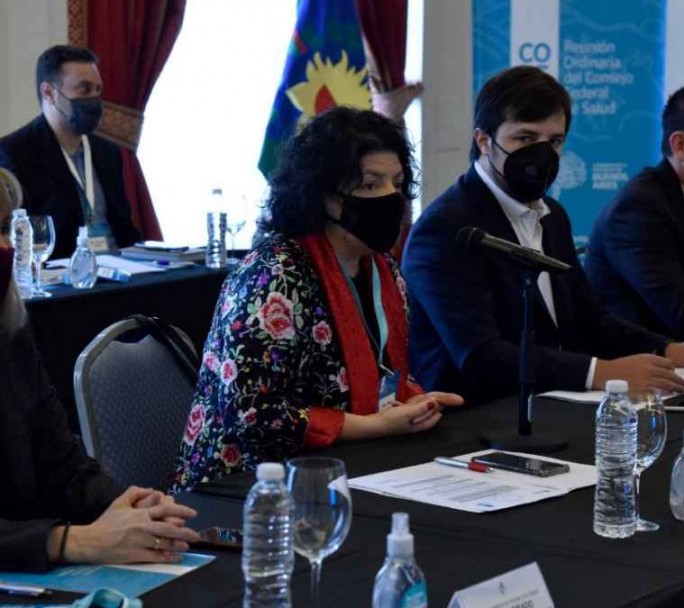 Vizzotti asegura que Argentina está por llegar al 50% de la población vacunada