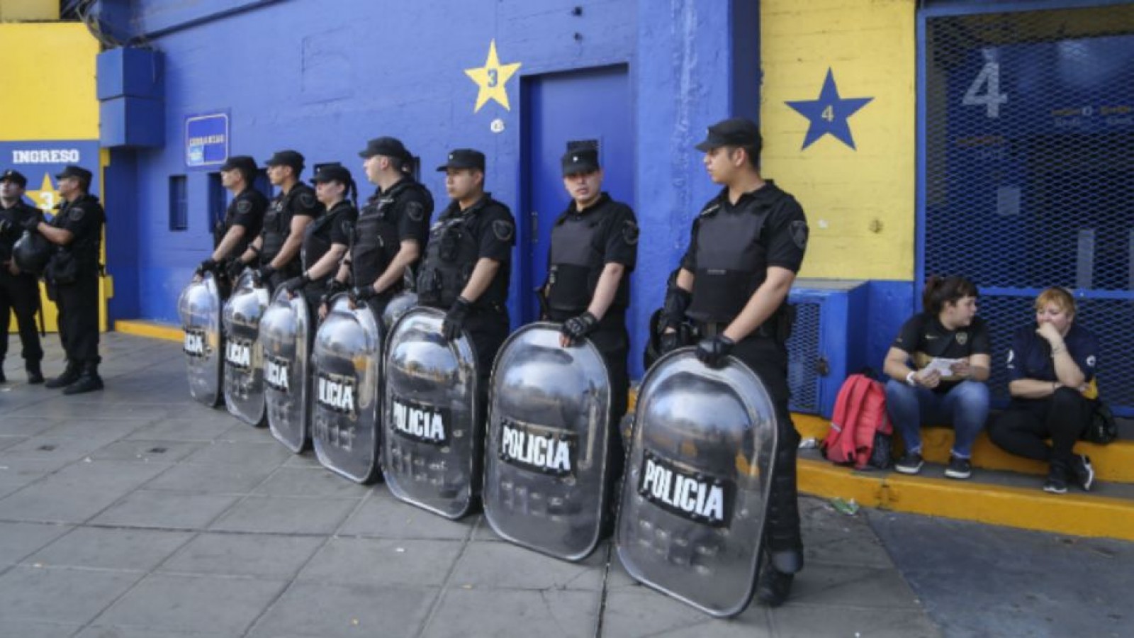 La Policía Federal no será la encargada de chequear que los hinchas estén vacunados