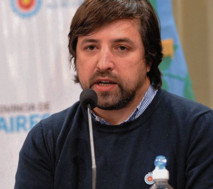 Kreplak sugirió tener "barbijos a mano" ante la reapertura de boliches y la vuelta a las canchas