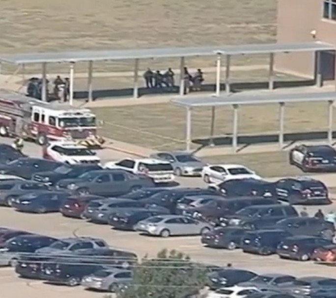 Tiroteo en una escuela: hay cuatro heridos y buscan al sospechoso