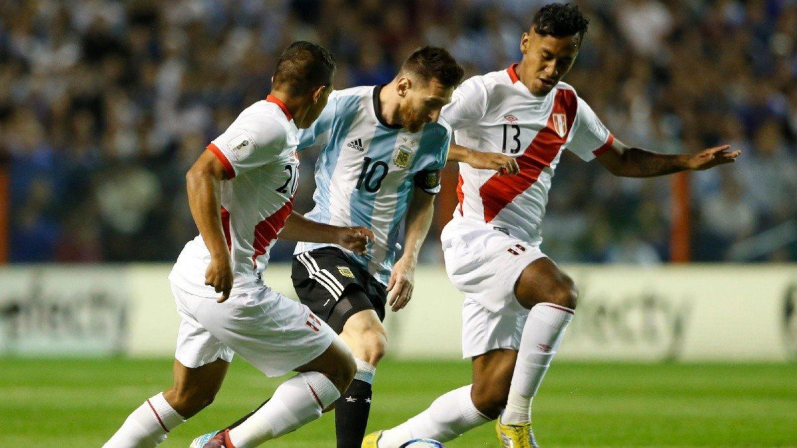 Argentina recibe a Perú buscando acercarse a Brasil