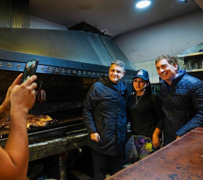 Jorge Macri y Diego Santilli recorrieron el centro comercial de Carapachay