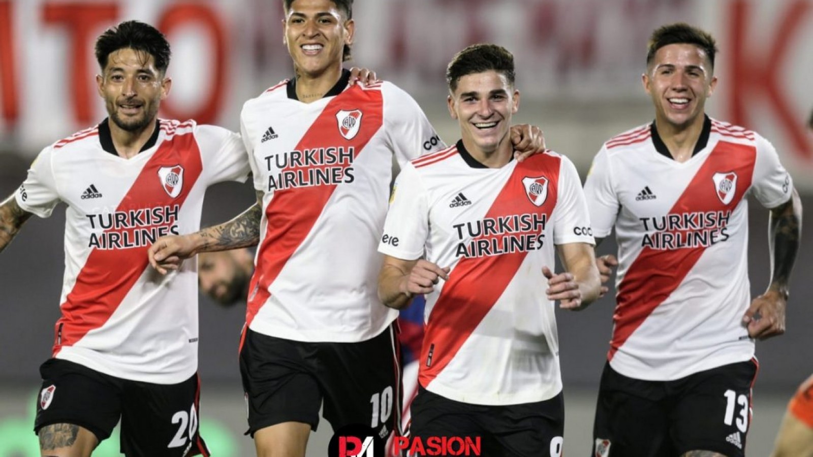Con tres goles de Julián Álvarez, River le ganó a San Lorenzo y se alejó en la punta