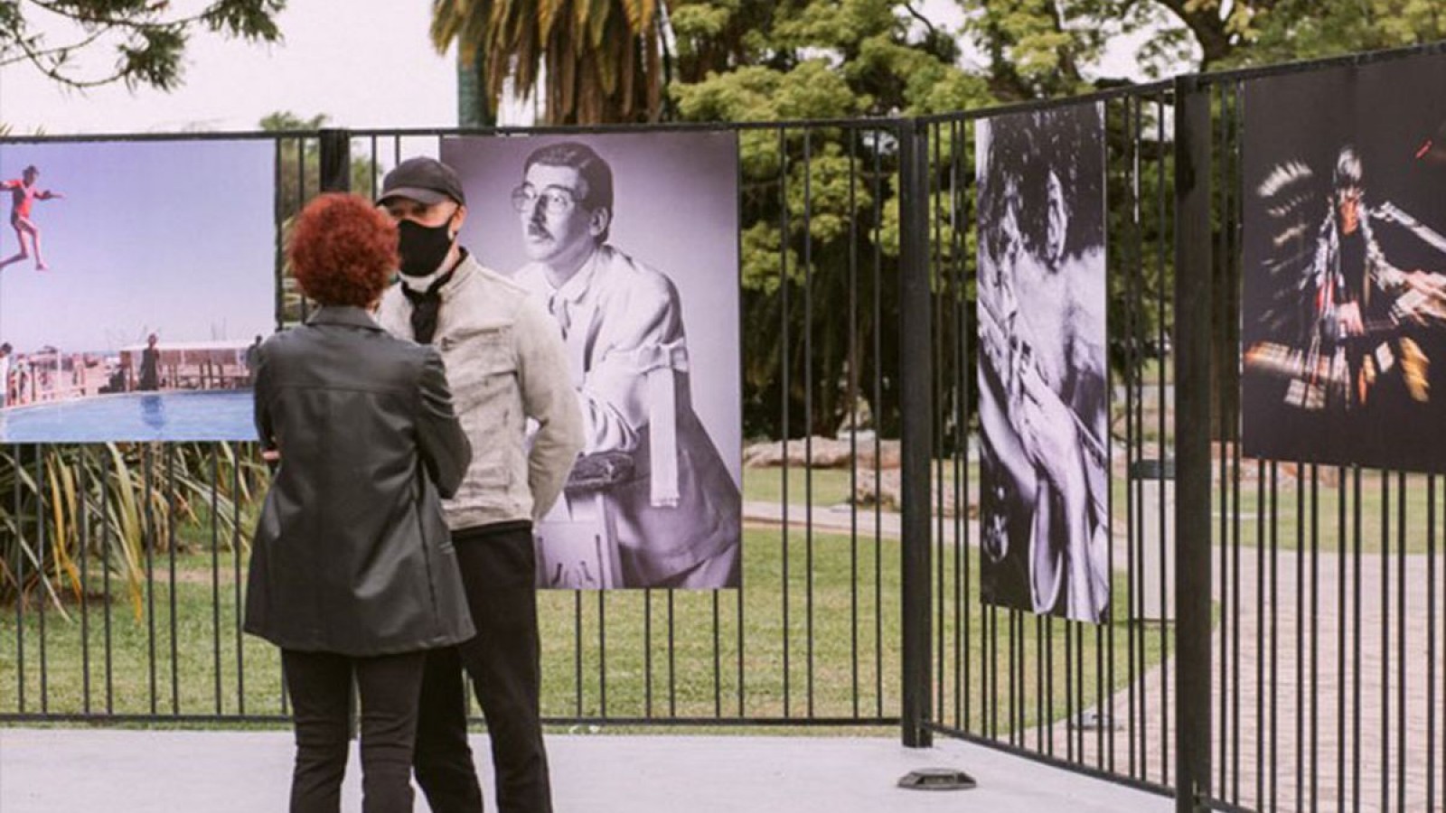 Seis famosos fotógrafos dan vida a dos exposiciones sobre los 70 años de Charly García