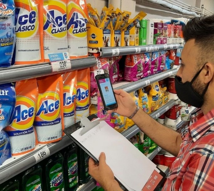 El Gobierno oficializó el congelamiento de precios, sin acuerdo con el sector privado