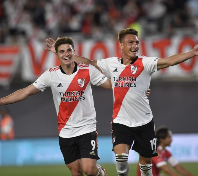 River triunfó contra Argentinos, y estiró la diferencia con Talleres