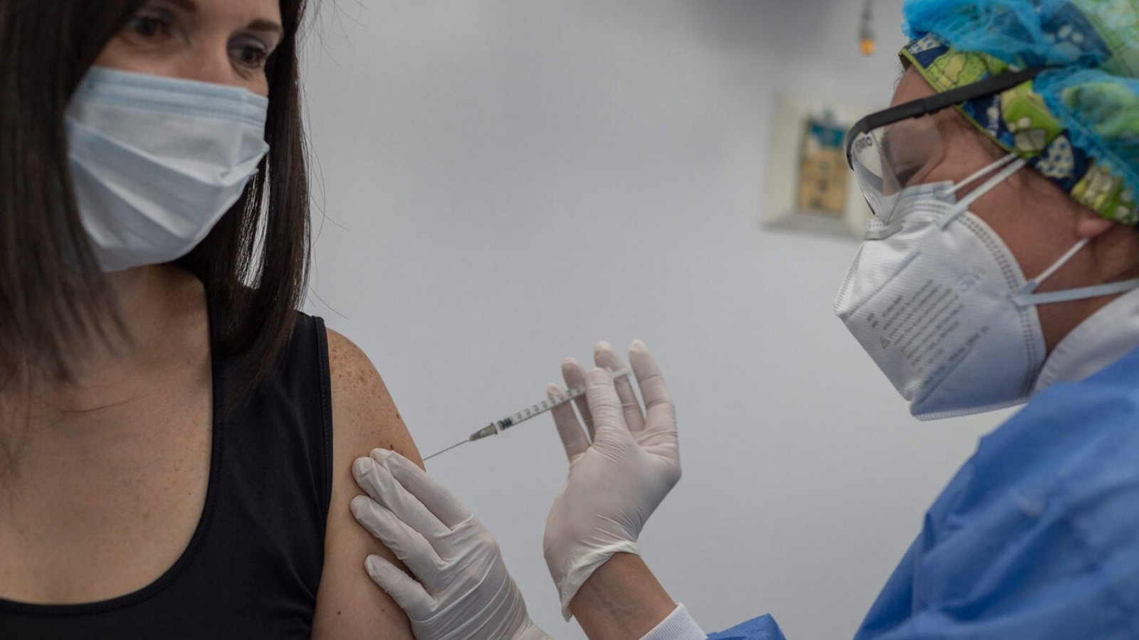 El Gobierno anunció vacunación para turistas y tercera dosis para mayores de 50