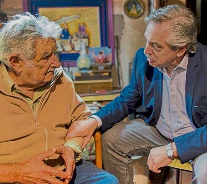 Pepe Mujica es condecorado con la orden del Libertador San Martín