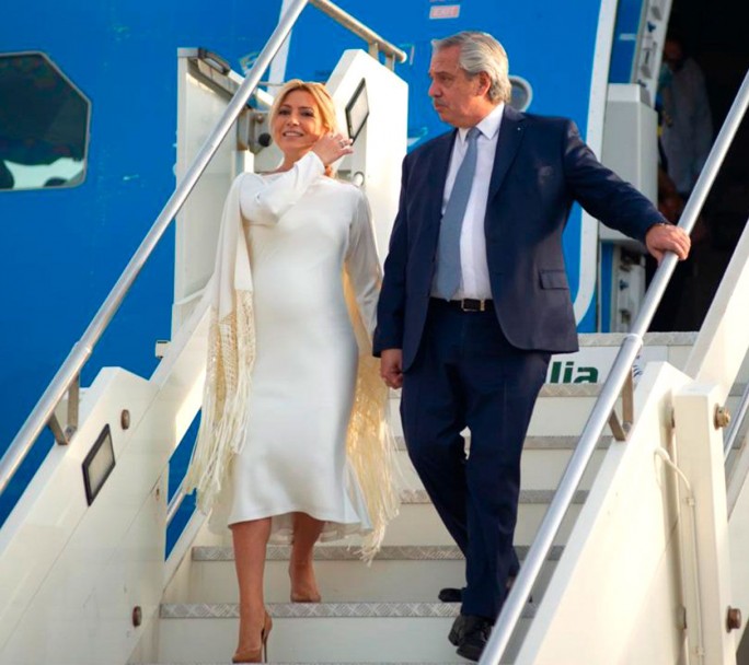 El presidente llegó a Roma acompañado de Fabiola y una comitiva