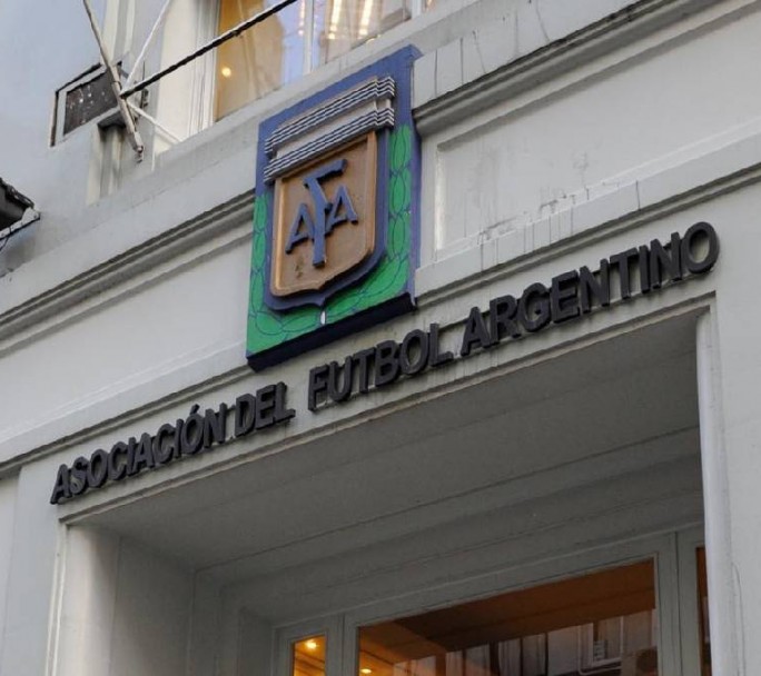 Dura sanción a la AFA: multa y público limitado para el clásico contra Brasil