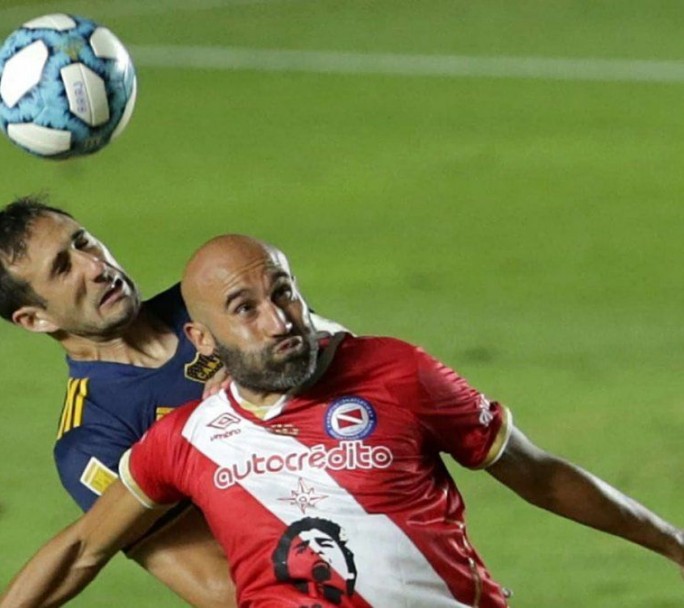 Boca y Argentinos se disputan el primer lugar en la Copa Argentina