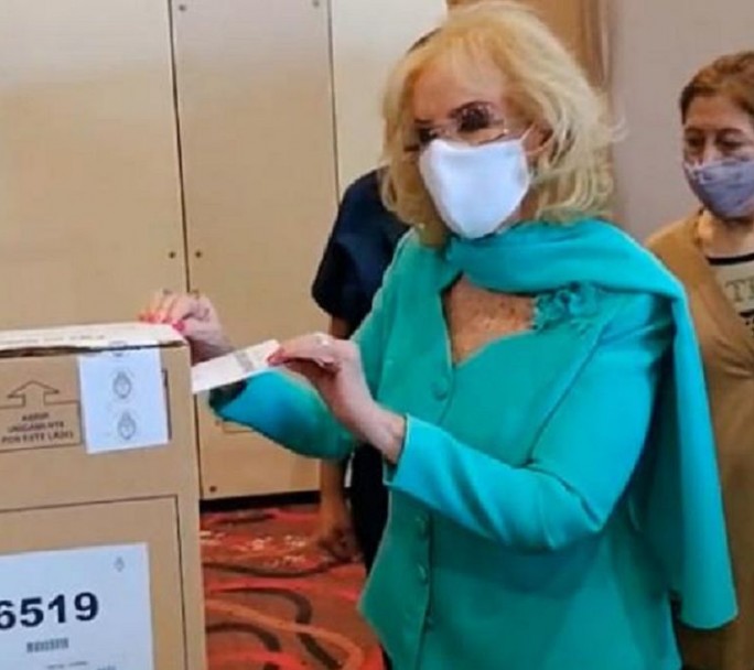 A pocas semanas de haber sido operada, Mirtha Legrand fue a votar
