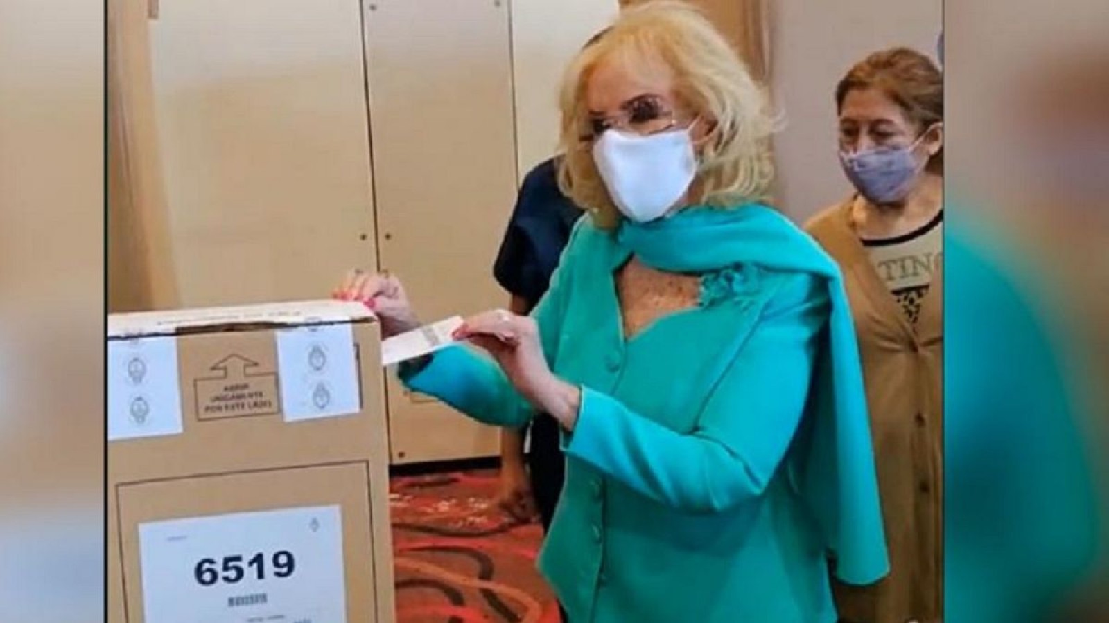 A pocas semanas de haber sido operada, Mirtha Legrand fue a votar