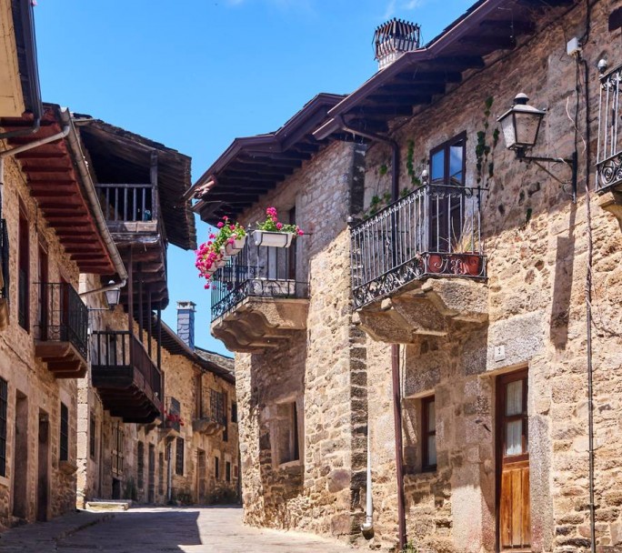 Un pueblo rural de España ofrece beneficios para quienes decidan mudarse con su familia