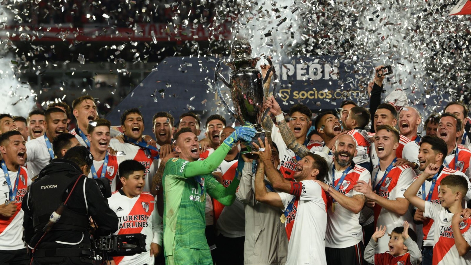 Con un contundente triunfo sobre Racing y un campeonato regular, River es Campeón