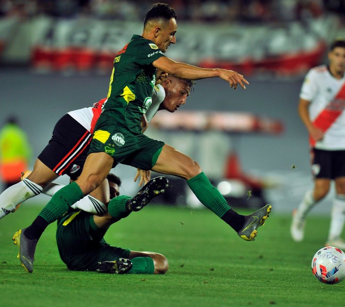 Termino la racha de victorias para River, fue vencido por Defensa y Justicia