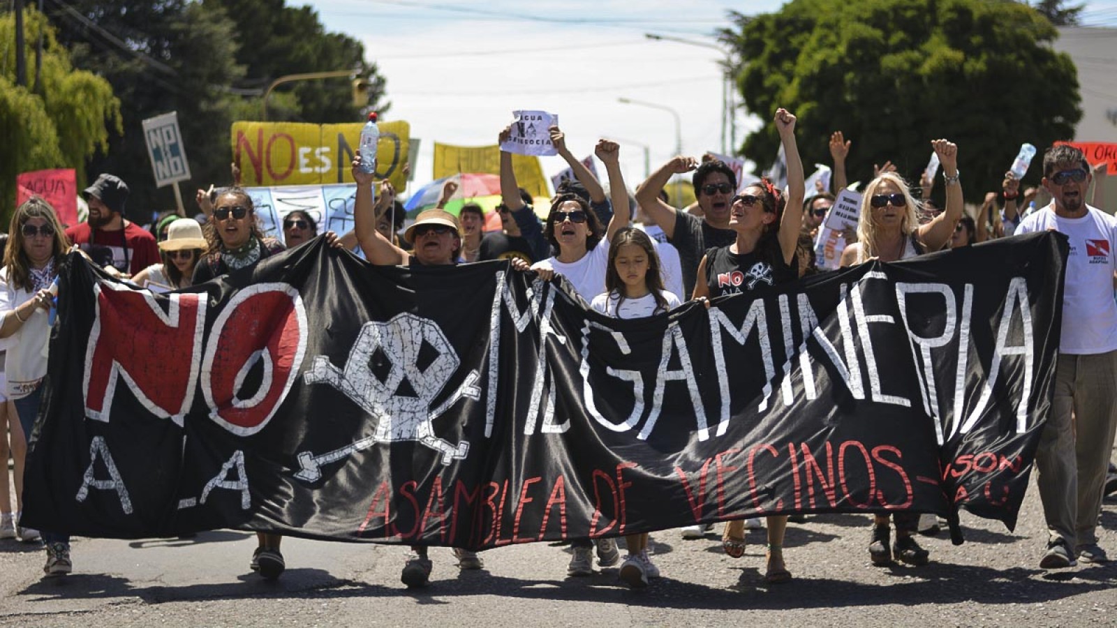 Protestas y rechazo a la ley de megamineria en Chubut