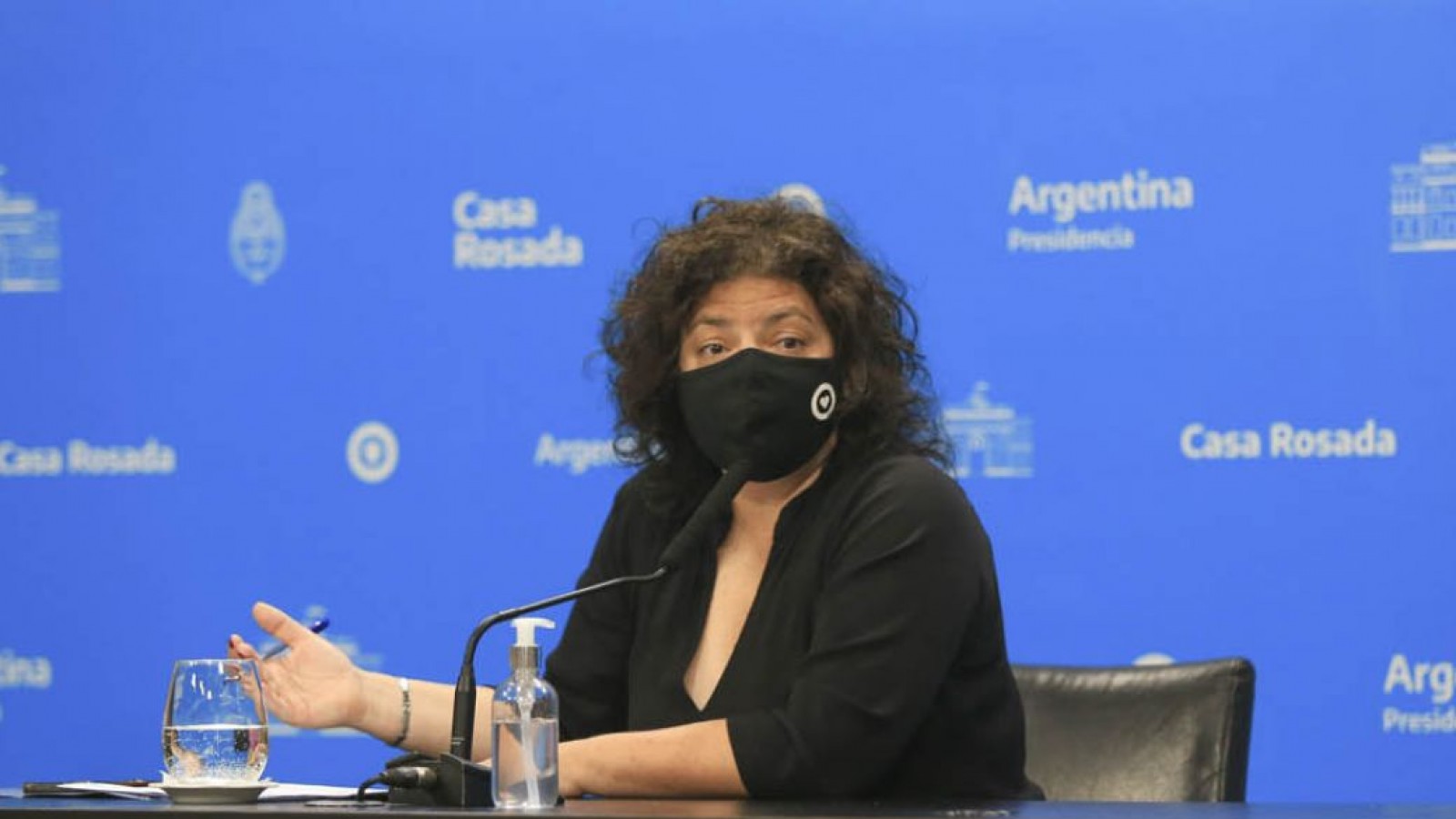 Vizzotti reveló que se evalúa reducir el aislamiento para los que tengan tres dosis