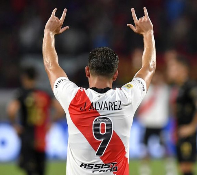 River no se retira del mercado de pases: aceleró el fichaje de Barco tras la posible salida de Julián Álvarez