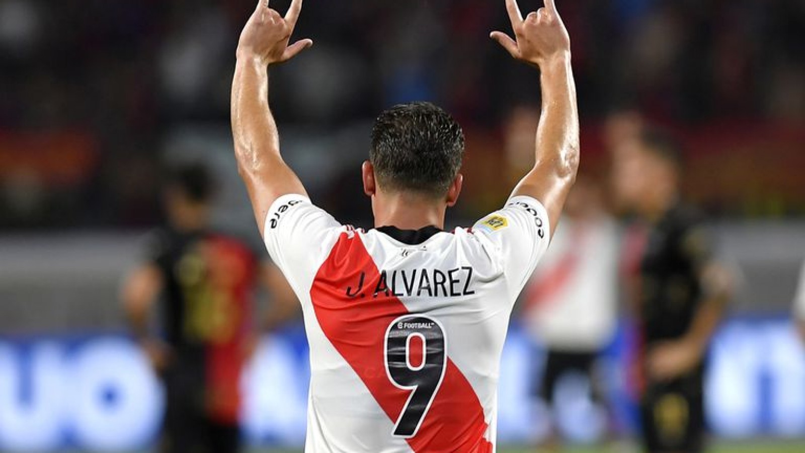 River no se retira del mercado de pases: aceleró el fichaje de Barco tras la posible salida de Julián Álvarez