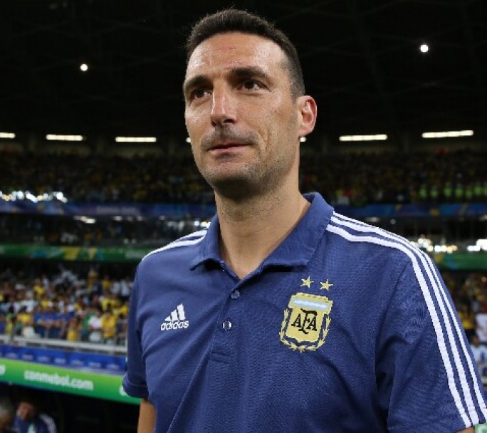 El DT Scaloni con PCR negativo y al frente de la Selección contra Colombia