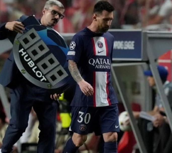 Messi tuvó una contractura y dejo el partido contra Benefica