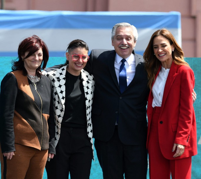 El Presidente le tomó juramento a las nuevas Ministras