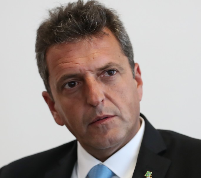 El Ministro de Economía anuncia un paquete de medidas