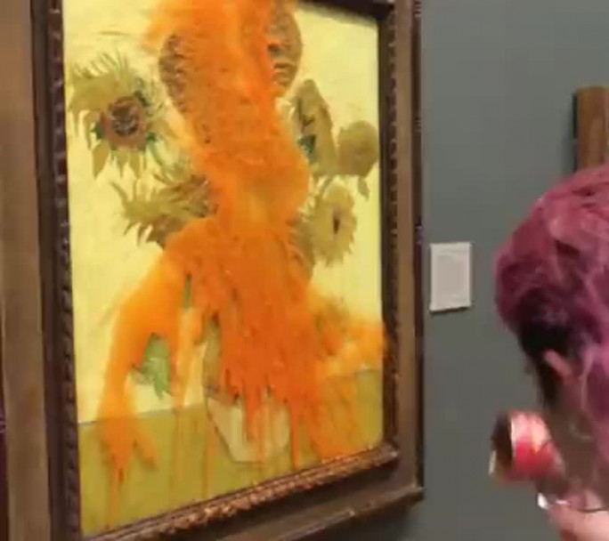 Activistas  protestaron intentando dañar Los Girasoles de Van Gogh