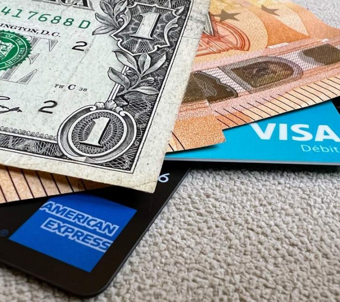 Los gastos hechos con tarjetas de turistas extranjeros se liquidarán en dólar MEP