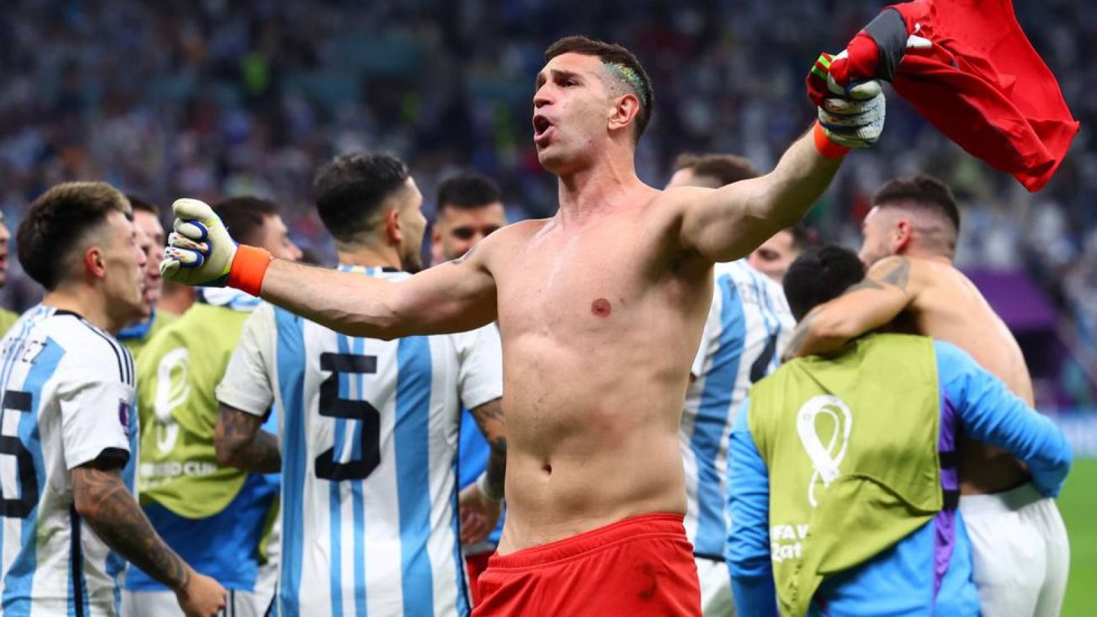 Dibu Martínez atajó dos penales y se convirtió en el heróe del encuentro