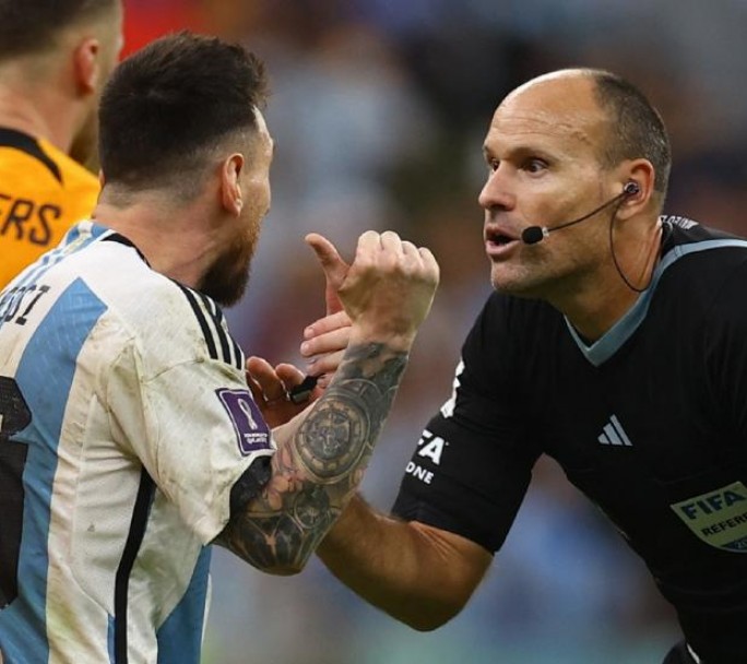 Luego del partido entre Argentina y Países Bajos el arbitro español quedó en el ojo de la tormenta