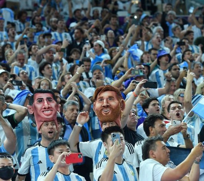 Siguen arribando argentinos a Qatar para alentar a la Selección contra Croacia