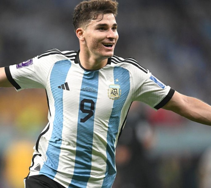 Julián Álvarez: "Me fue quedando y llegó el gol que nos dio tranquilidad"