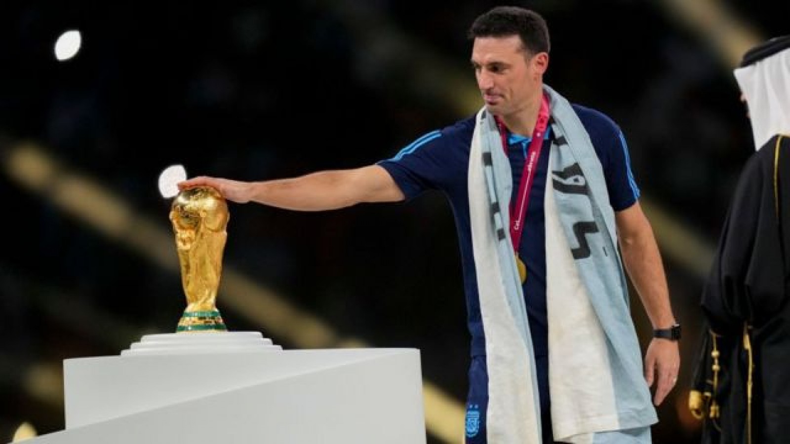 Scaloni demostró su alegría por la Copa Mundial y deseó que no haya sido la última del capitán Messi