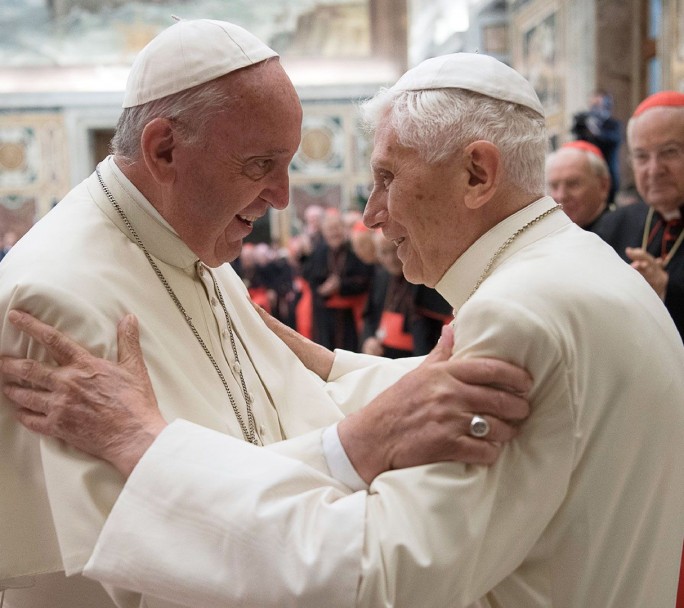 El Papa Francisco pidió "una oración especial" por la salud de Benedicto XVI