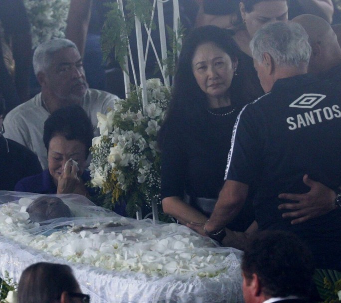 La despedida al Rey del fútbol: inició el cortejo fúnebre tras una despedida multitudinaria