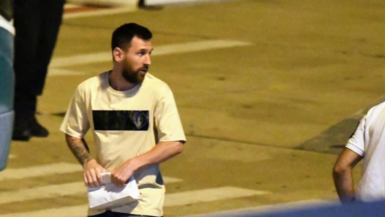 Messi emprendió su camino hasta Francia donde retomará los entrenamientos en elPSG