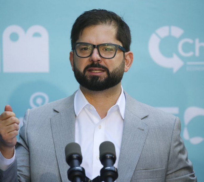 Boric lanzó un paquete de medidas para ayudar a familias ante una situación económica difícil