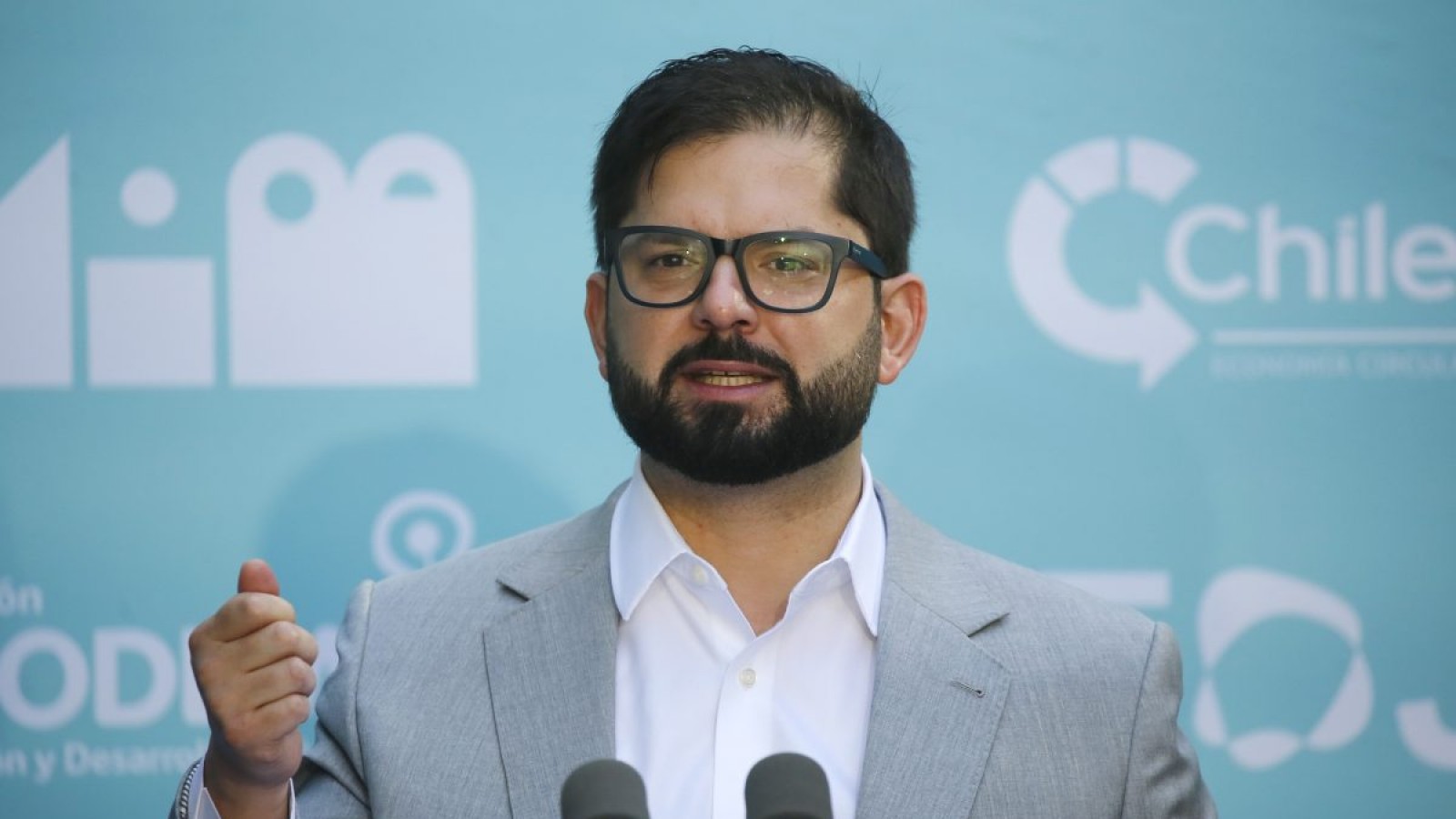 Boric lanzó un paquete de medidas para ayudar a familias ante una situación económica difícil