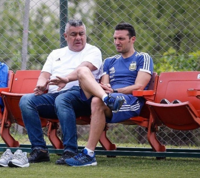 Scaloni y Tapia se reunirán para arreglar la continuidad del DT al frente de la Selección