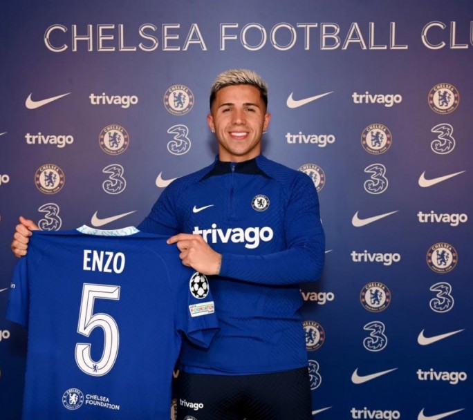 Enzo Fernández llegó al Chelsea y esta feliz de "jugar en la mejor liga del mundo"