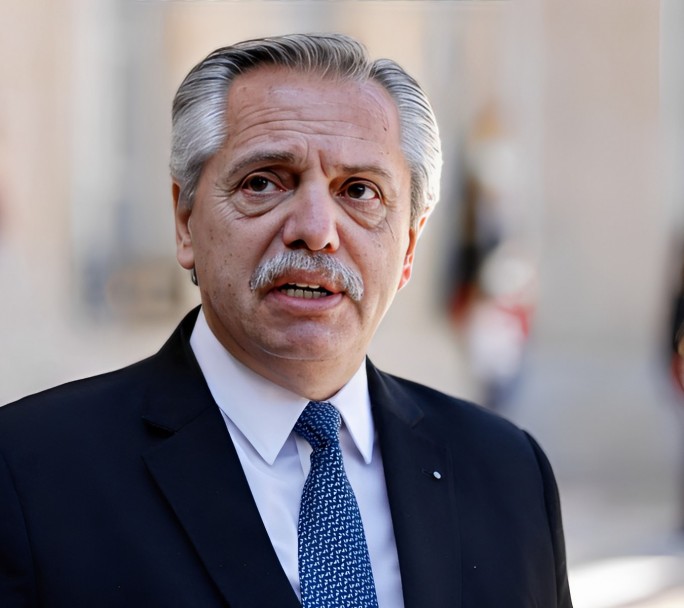 Fernández aseguró que está "cada vez más atento al murmullo de la gente y menos el griterío de la política"