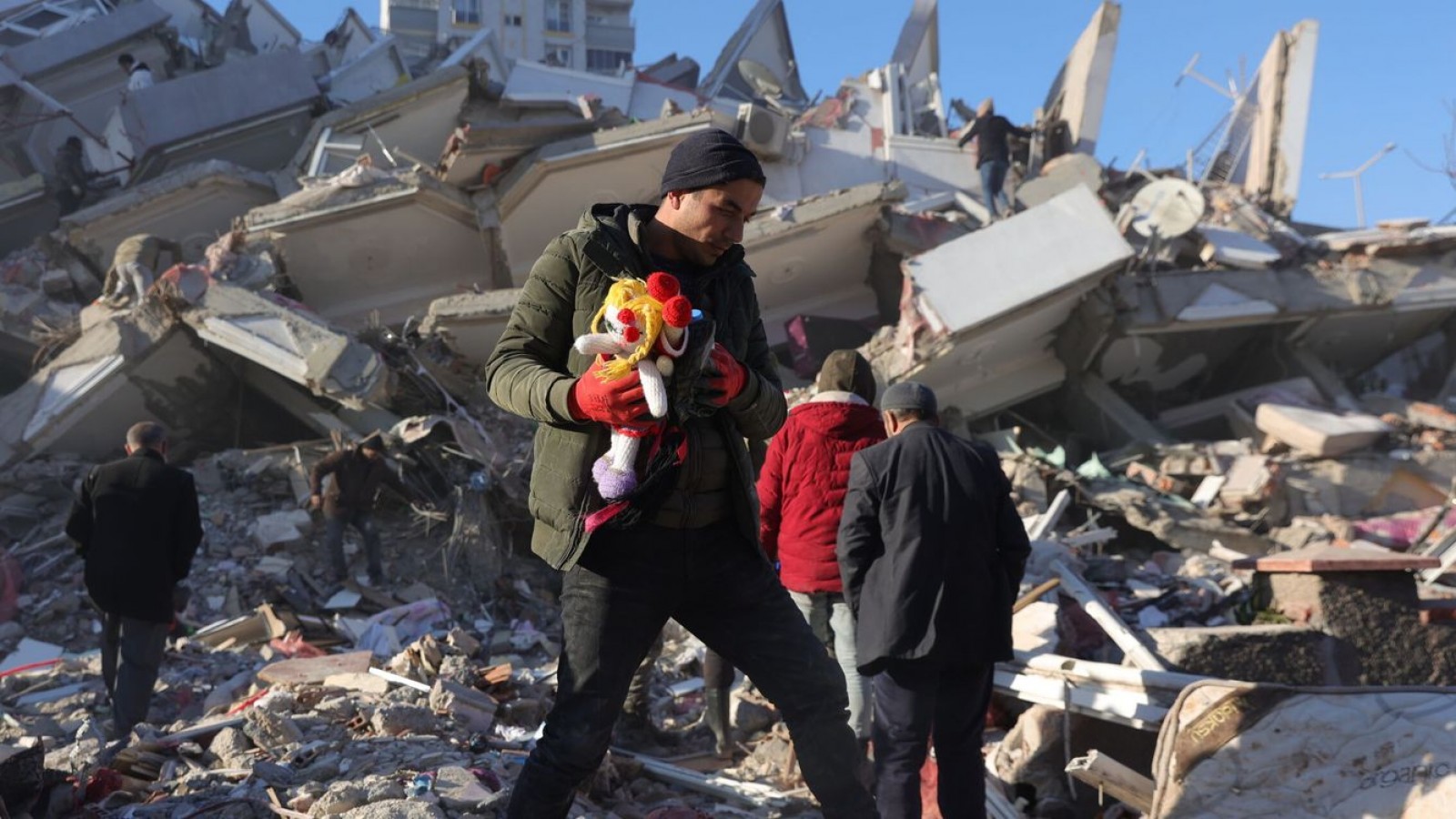 La cifra de muertos en Turquía y Siria tras los terremotos asciende a 28.000
