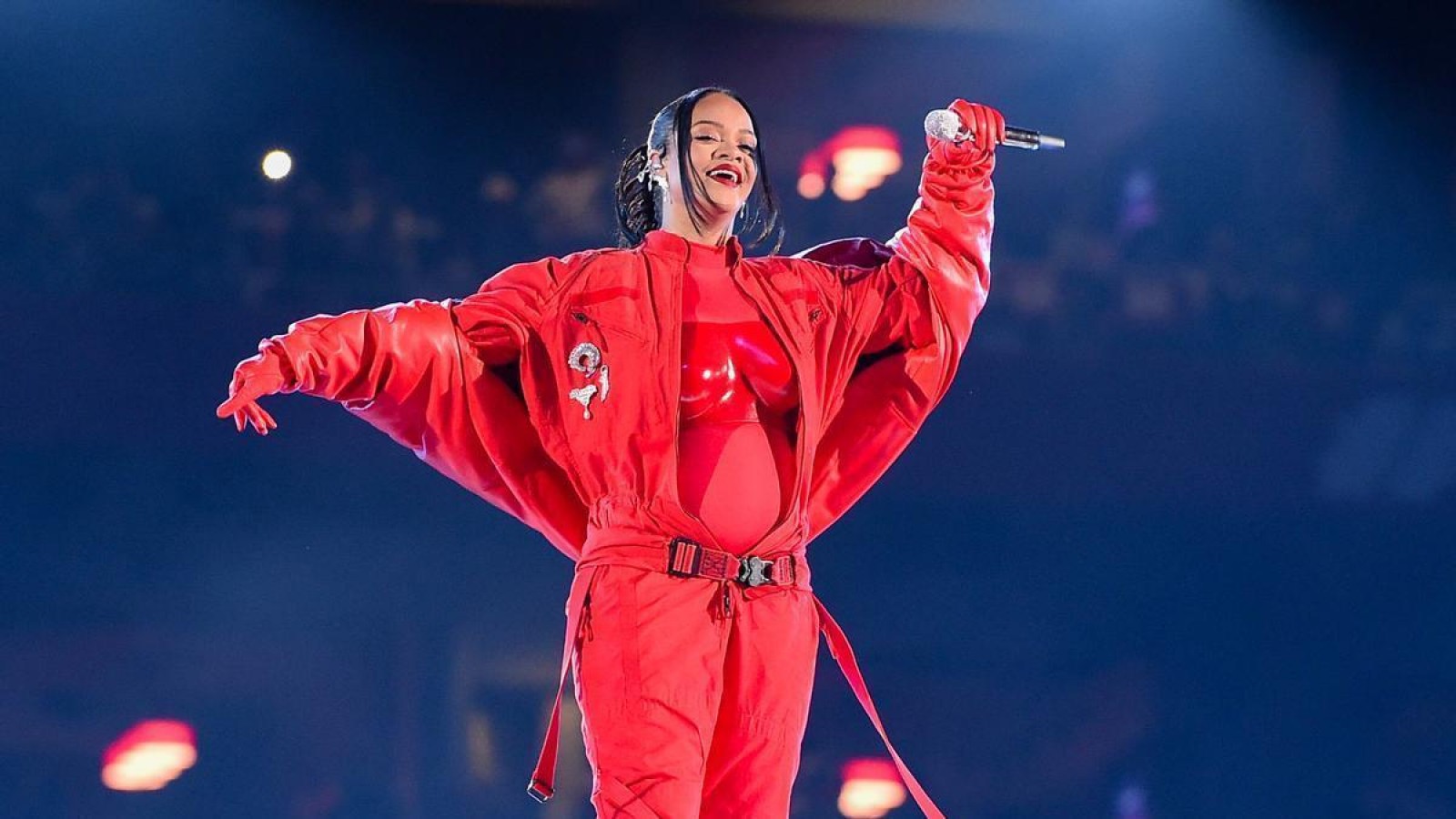 Rihanna volvió a relucir en el SuperBowl con un anuncio sorpresa