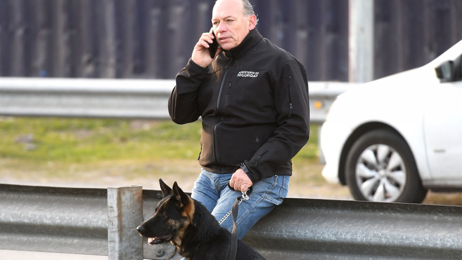 Berni defendió el uso de las pistolas Taser tras el asesinato a balazos de la oficial de la Policía