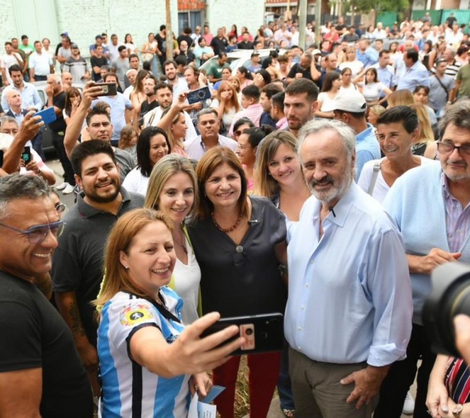 Bullrich y De la Torre, de campaña en San Miguel y José C. Paz